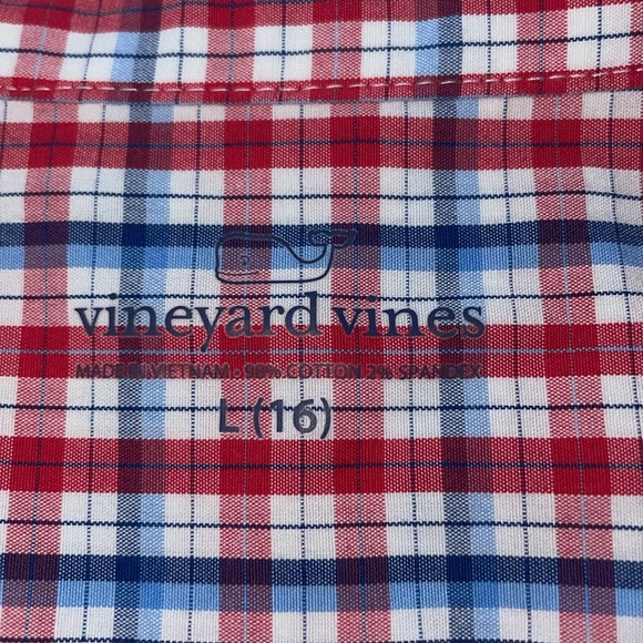 Great for picture day! Boys Large Vineyard Vines Long Sleeve Button Up Shirt - Picture 4 of 6